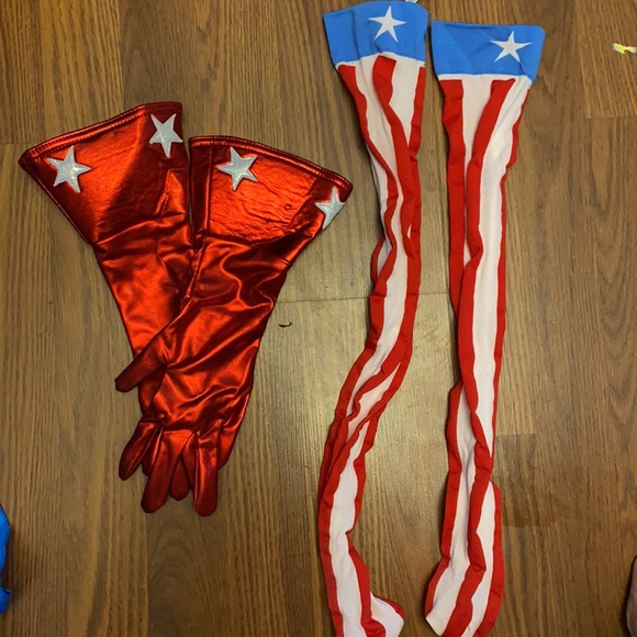 Captain America Women’s Costume - Picture 3 of 5